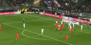 国安球员列队欢迎两位久违强援入队，中超金靴意外领衔，值得期待