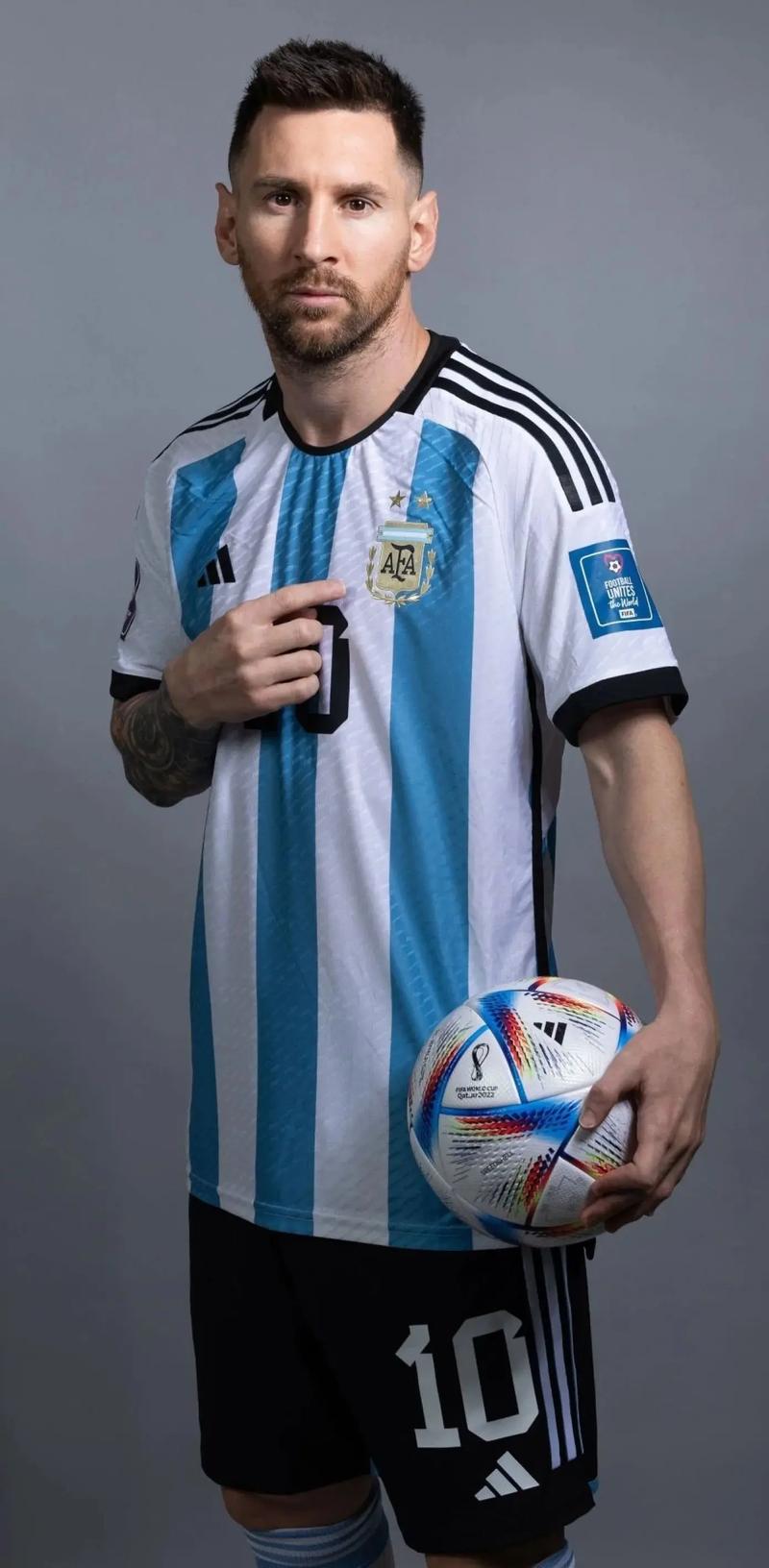 慕尼黑1860主席回应拜仁球迷横幅：这完全不尊重人，越界了