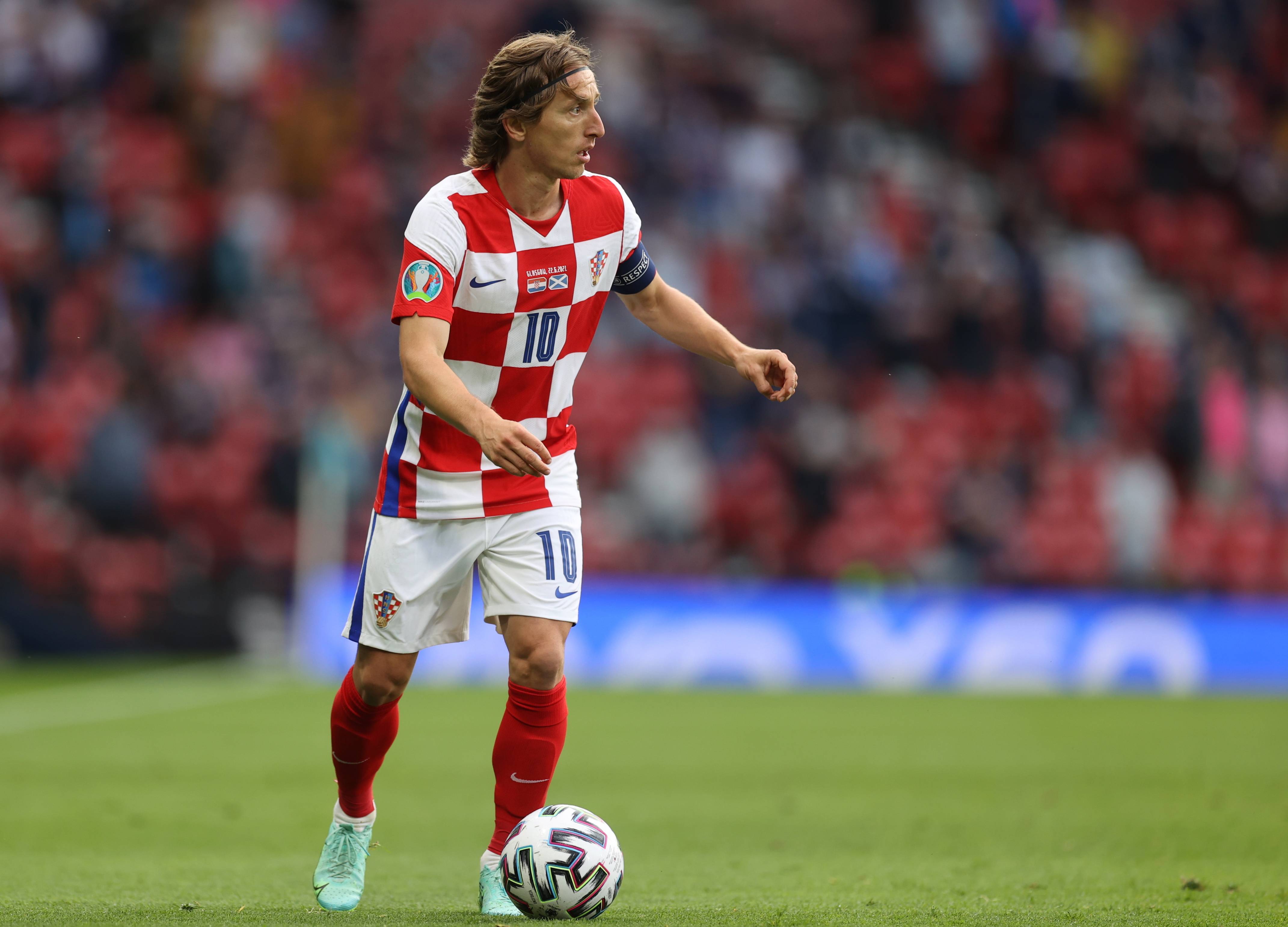 布翁焦尔诺谈主场欧冠首秀：听见欧冠主题曲时我感到无比激动