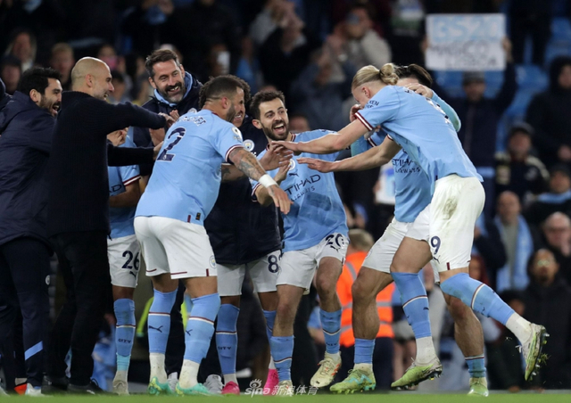 篮球篮网球队内部训练赛完成